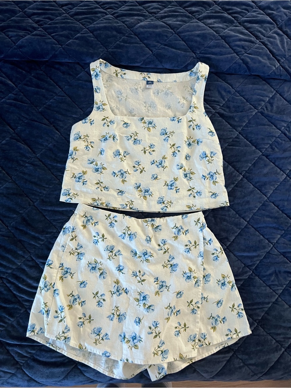 Old Navy Cream Floral Tank & Short Set with Blue Flowers